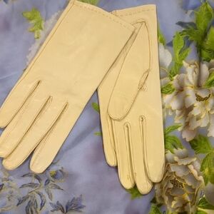 Elegant Cream Leather Gloves